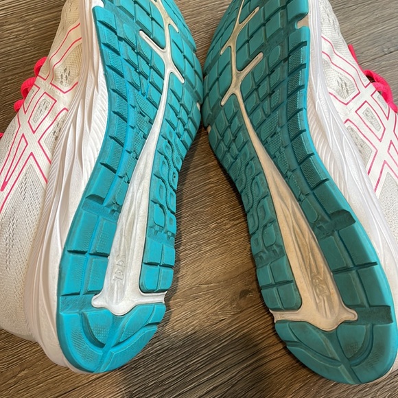 Women’s ASICS running shoes 7.5 - Picture 7 of 7